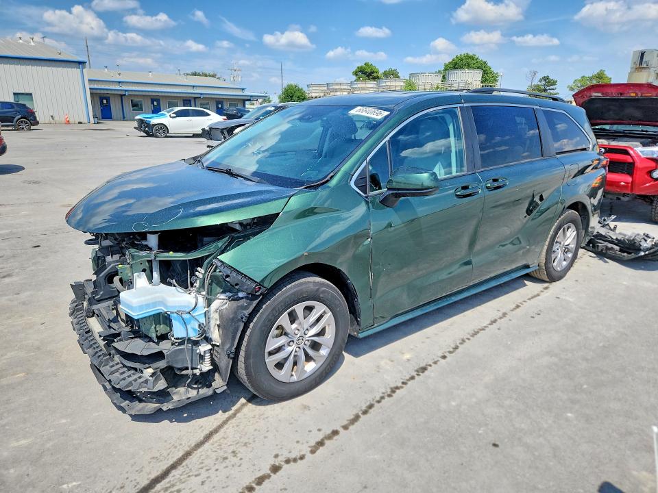 2022 Toyota Sienna VIN 5TDKRKEC7NS093312 — COPART salvage auction photo
