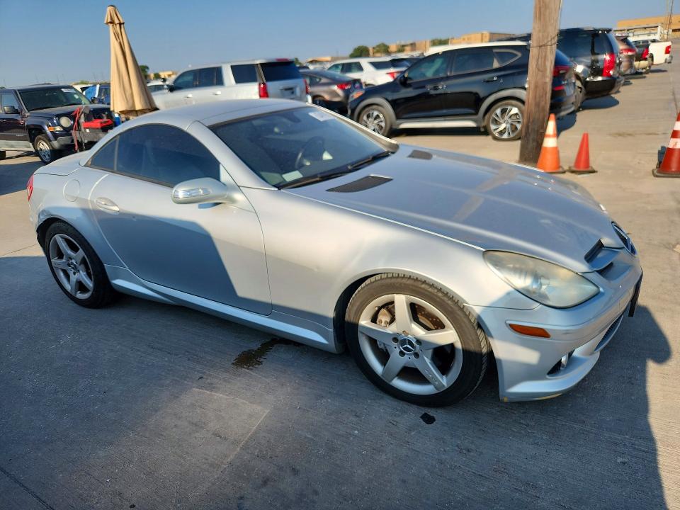 2005 Mercedes-benz Slk-klasse VIN WDBWK56F15F030060 COPART salvage auction — NORMAL WEAR, Tx - Certificate Of Title, sold $3,350 on 2026-08-20 (photo 4)