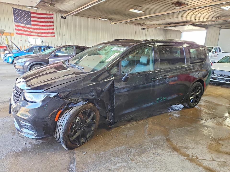2026 Chrysler Pacifica VIN 2C4RC1BG0TR280477 — COPART salvage auction photo
