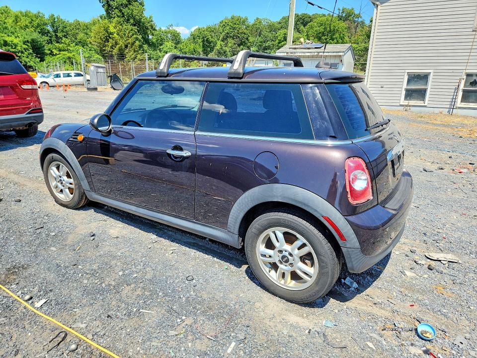 2013 Mini Cooper VIN WMWSU3C59DT689267 COPART salvage auction — MINOR DENT/SCRATCHES, Pa - Cert Of Title, sold $375 on 2026-08-19 (photo 2)
