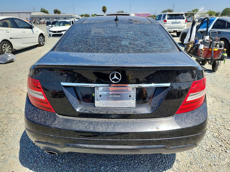 2013 Mercedes-benz VIN WDDGJ4HBXDF994187 COPART salvage auction — MINOR DENT/SCRATCHES, Ca - Dis/Dlr/Exp Only Clean Title, sold $800 on 2026-08-11 (photo 6)