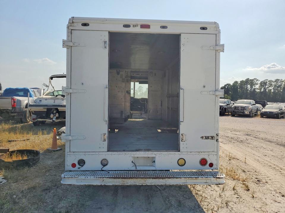 2005 Freightliner Mt45g VIN 4UZAANDH35CU14986 COPART salvage auction — NORMAL WEAR, TX - CERTIFICATE OF TITLE, sold $475 on 2026-09-29 (photo 6)