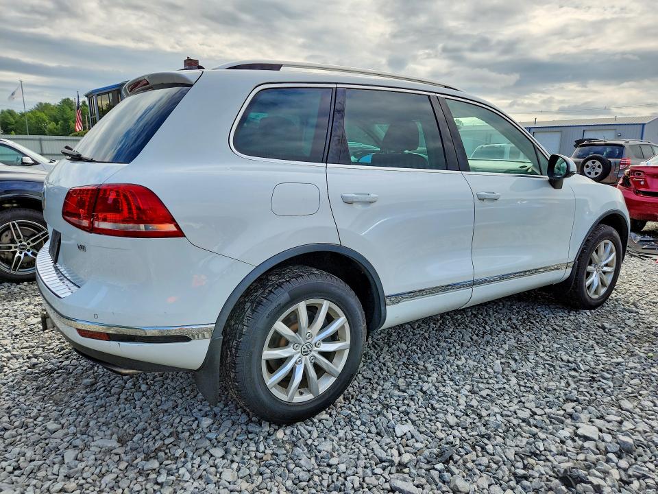 2016 Volkswagen Touareg VIN WVGEF9BP9GD006400 COPART salvage auction — MINOR DENT/SCRATCHES, Ma - Certificate Of Title, sold $500 on 2026-08-13 (photo 3)