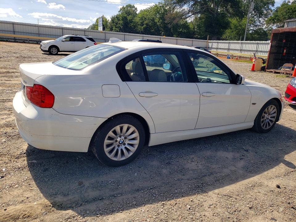 2009 BMW 3 series VIN WBAPH73589E126837 COPART salvage auction — REAR END, VA - CERT OF TITLE-SALVAGE WATER, sold $250 on 2026-08-28 (photo 3)