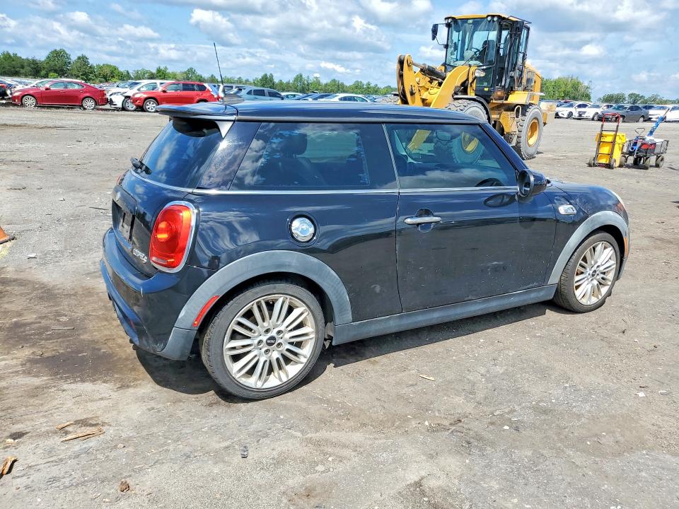 2014 Mini Cooper VIN WMWXM7C51ET986855 COPART salvage auction — MINOR DENT/SCRATCHES, VA - CERTIFICATE OF TITLE, sold $875 on 2026-08-19 (photo 3)