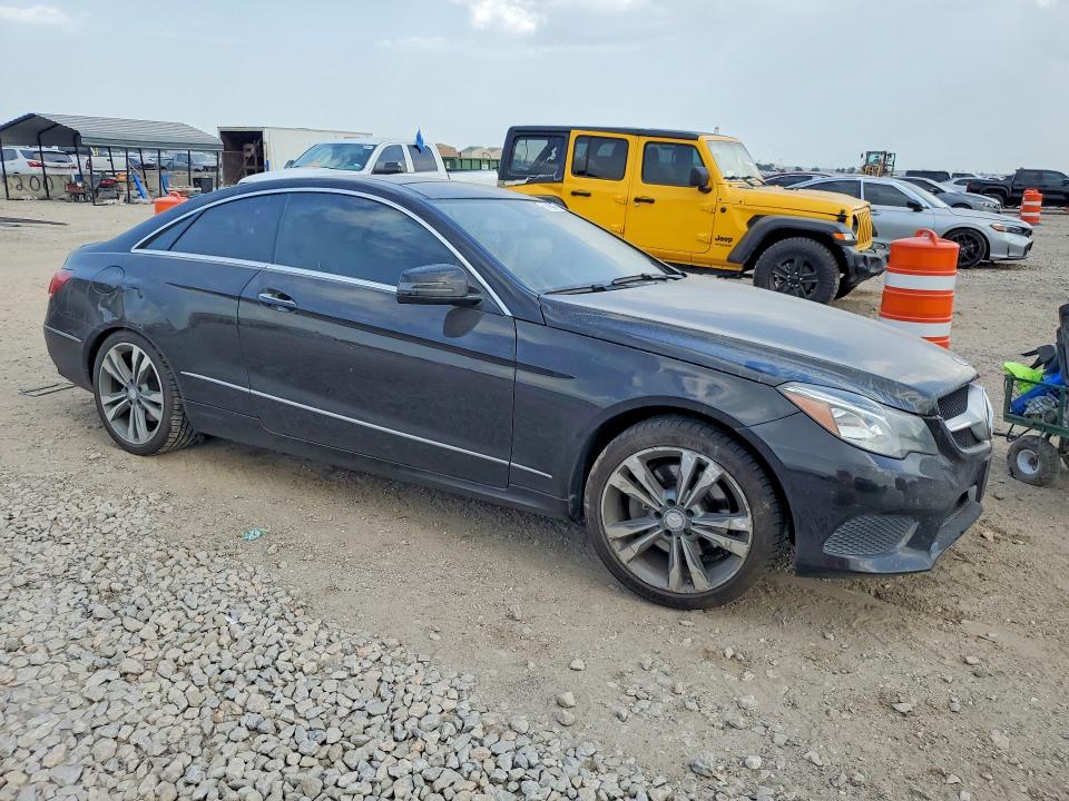 2014 Mercedes-benz E-klasse VIN WDDKJ5KB7EF270788 COPART salvage auction — REAR END, Tx - Salvage Vehicle Title, sold $3,150 on 2026-08-13 (photo 4)