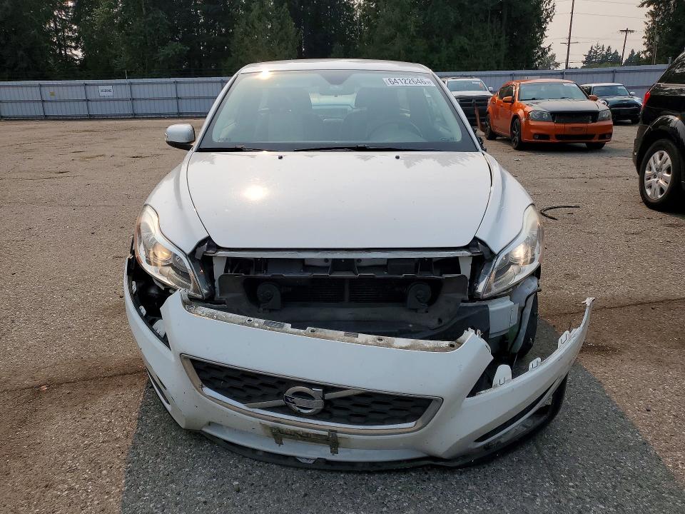 2011 Volvo C30 VIN YV1672MK9B2222860 COPART salvage auction — FRONT END, Or - Certificate Of Title, sold $350 on 2026-08-10 (photo 5)