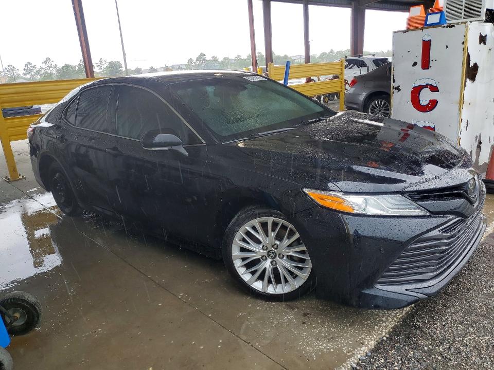 2018 Toyota Camry VIN 4T1B11HK5JU112607 COPART salvage auction — MINOR DENT/SCRATCHES, Salvage Title, sold $7,100 on 2026-09-04 (photo 4)
