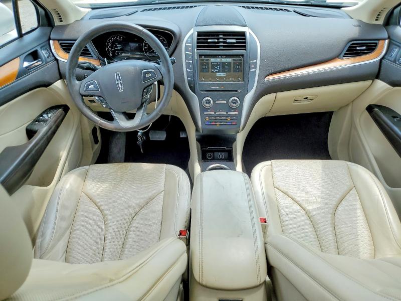 2016 Lincoln Mkc VIN 5LMCJ3D91GUJ32023 COPART salvage auction — MINOR DENT/SCRATCHES, In - Certificate Of Title, sold $1,350 on 2026-09-29 (photo 8)