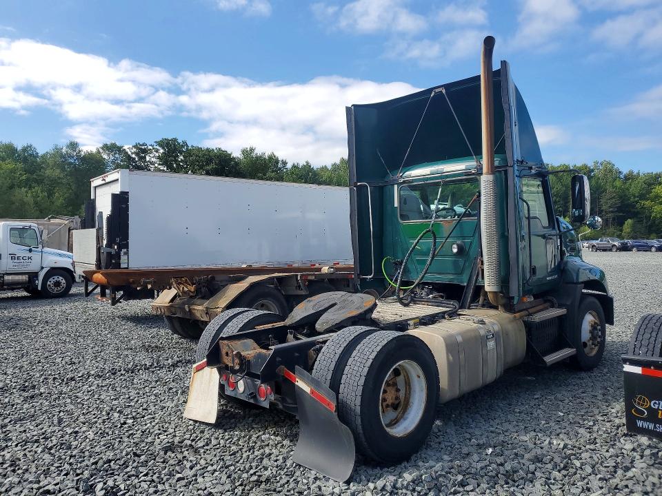 2017 Mack Cxu612 VIN 1M1AW01X7HM009717 COPART salvage auction — NORMAL WEAR, OH - CERTIFICATE OF TITLE (P), sold $1,900 on 2026-09-18 (photo 3)