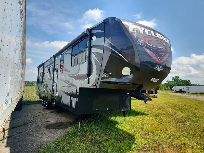2015 Heartland rvs Cyclone fifth wheel VIN 5SFCG4333FE291690 — COPART salvage auction photo
