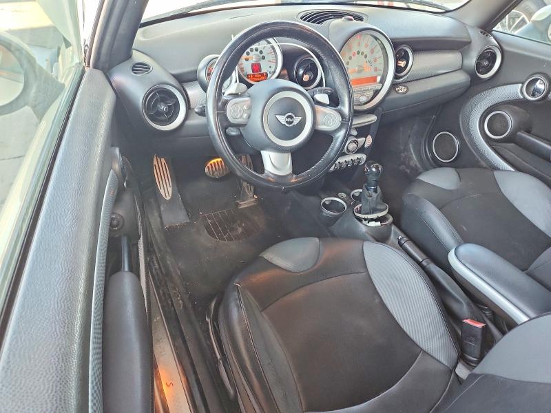 2010 Mini Cooper VIN WMWMS3C50ATZ84848 COPART salvage auction — MECHANICAL, MT - CERTIFICATE OF TITLE, sold $750 on 2026-08-31 (photo 8)
