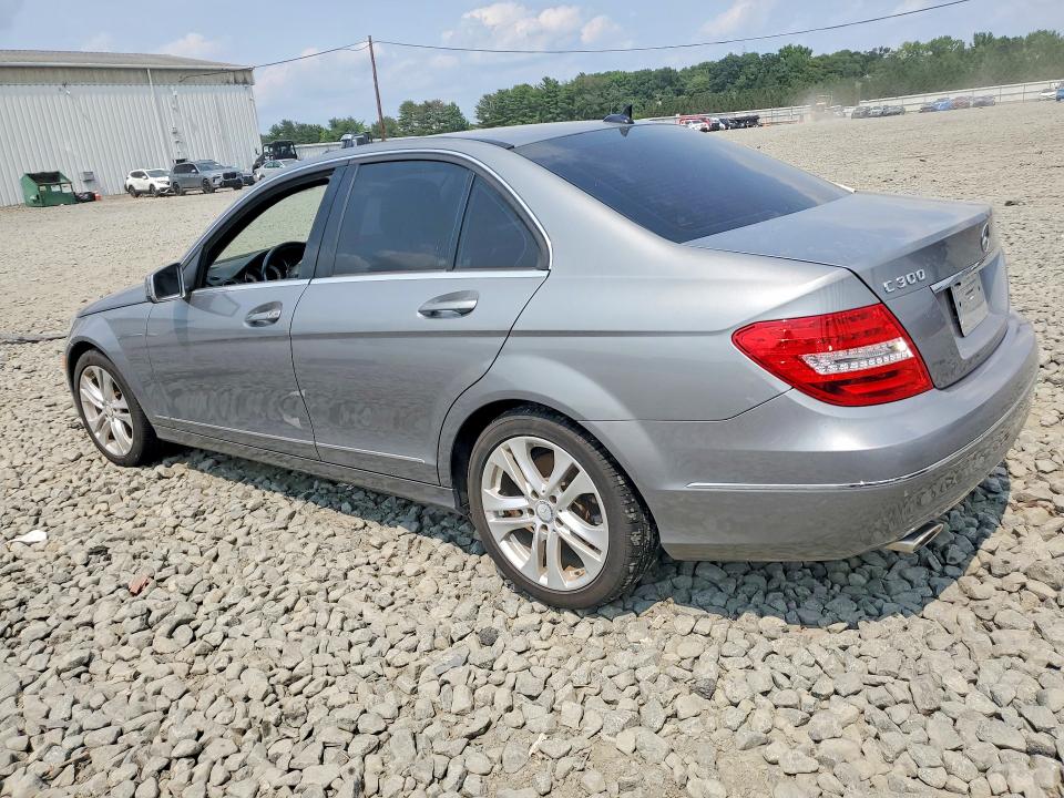 2012 Mercedes-benz VIN WDDGF8BB5CA646942 COPART salvage auction — WATER/FLOOD, Salvage Title, sold $450 on 2026-08-17 (photo 2)