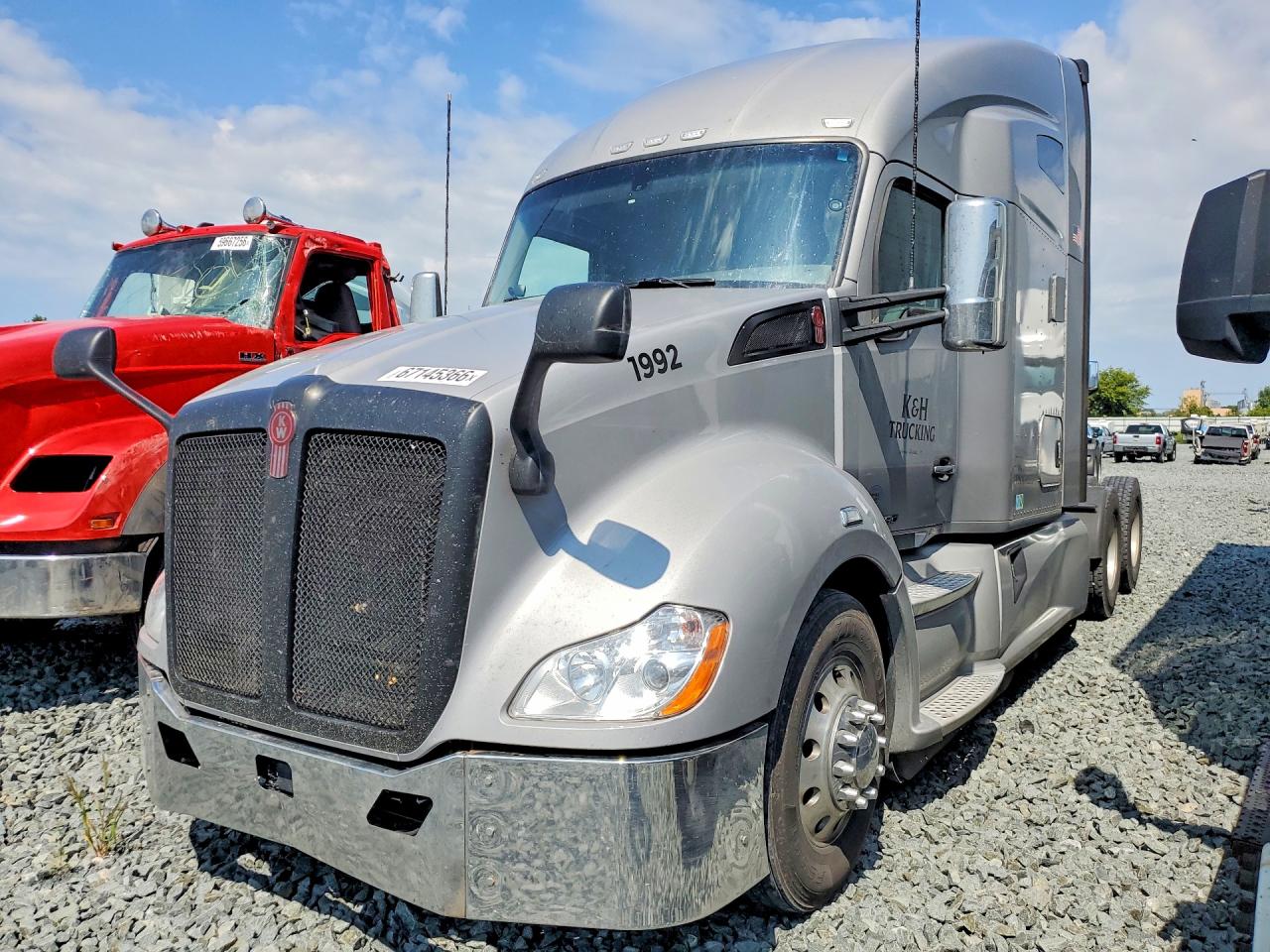 2021 Kenworth T680 VIN 1XKYDP9X8MJ455313 — COPART salvage auction photo
