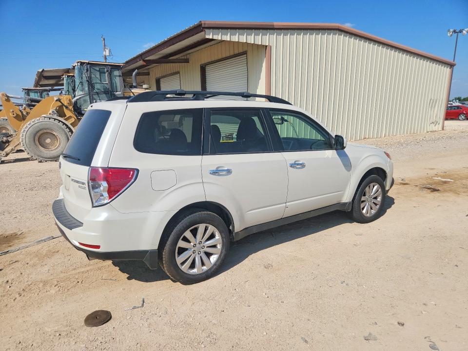 2013 Subaru Forester VIN JF2SHAEC2DH425691 COPART salvage auction — NORMAL WEAR, Tx - Certificate Of Title (P), sold $700 on 2026-08-23 (photo 3)
