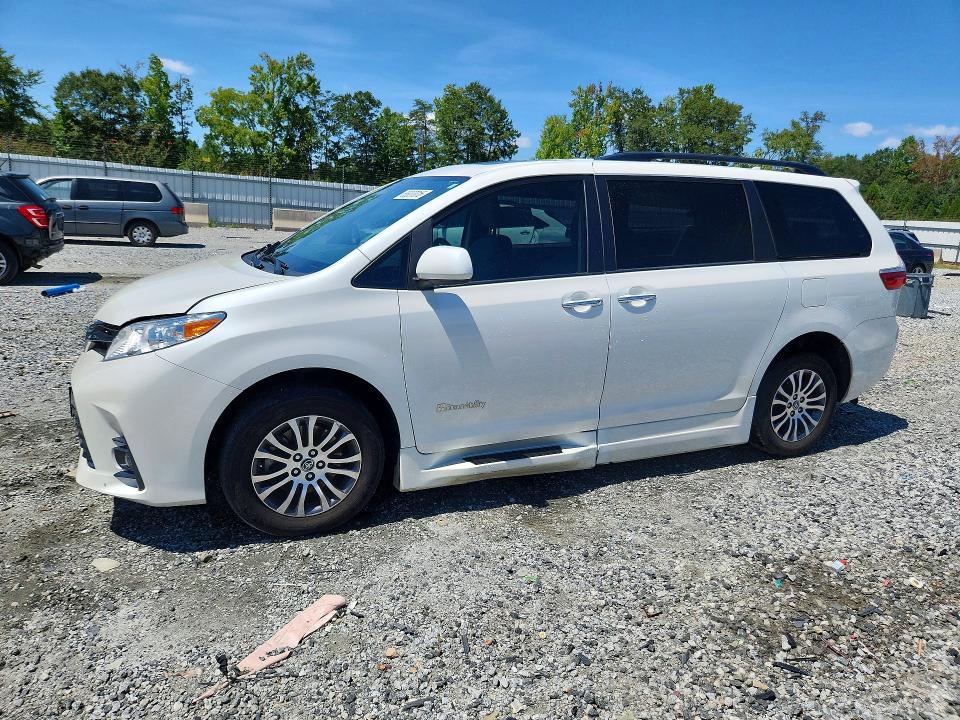 2018 Toyota Sienna VIN 5TDYZ3DC5JS961139 — COPART salvage auction photo