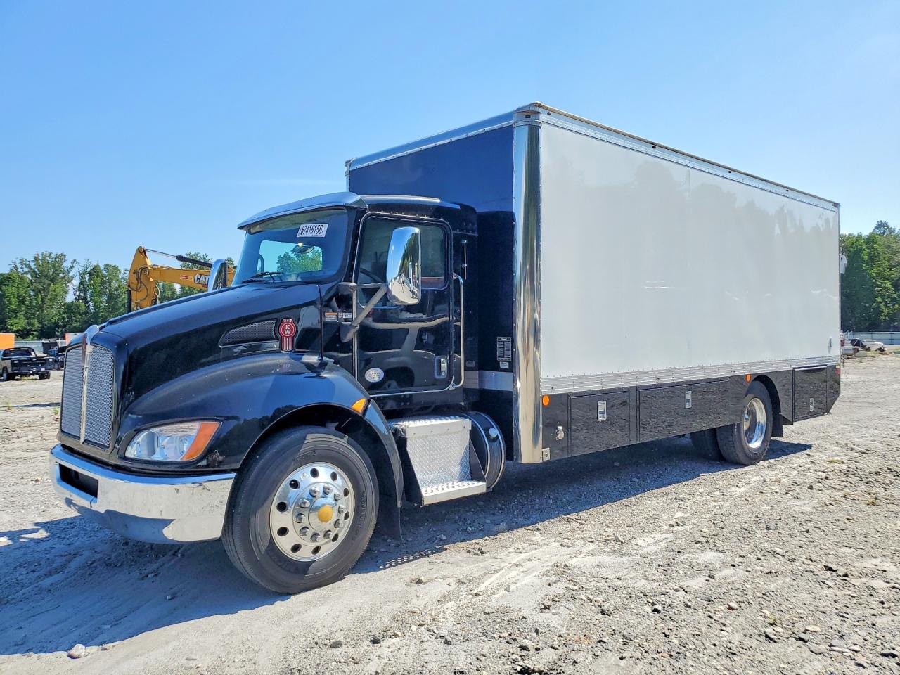 2017 Kenworth Constructi VIN 2NKHHM6X9HM172600 — COPART salvage auction photo