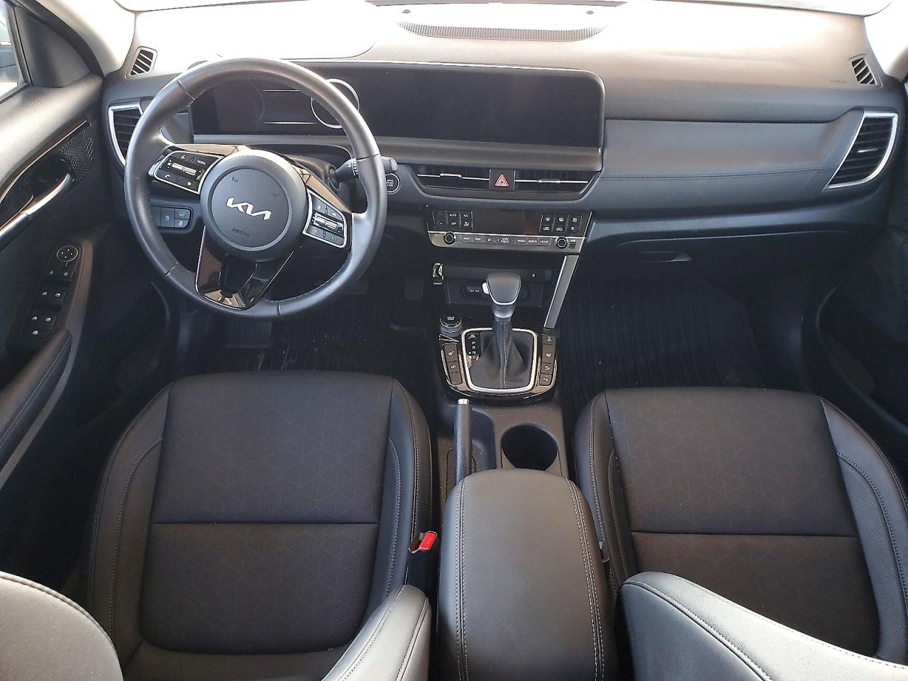 2025 Kia Seltos VIN KNDERCAA9S7801623 COPART salvage auction — Minor Dent/Scratches, Ct - Clean Title, sold $20,750 on 2026-09-24 (photo 8)