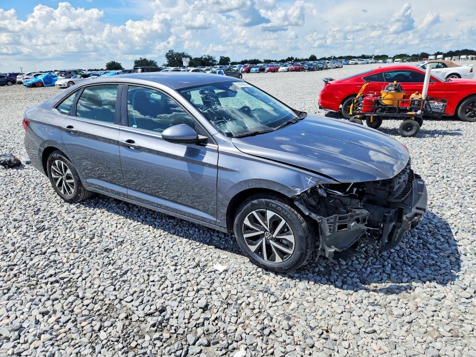 2025 Volkswagen Jetta VIN 3VW5X7BU2SM095488 COPART salvage auction — FRONT END, Fl - Certificate Of Title, sold $7,300 on 2026-09-04 (photo 4)