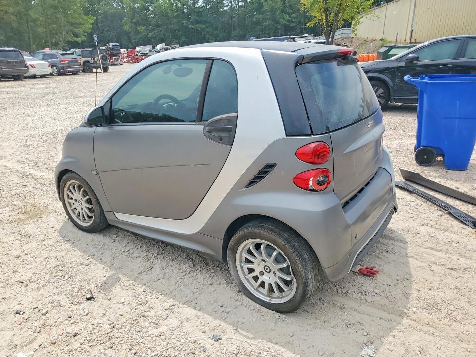 2013 Smart Fortwo VIN WMEEJ3BA2DK688749 COPART salvage auction — MINOR DENT/SCRATCHES, Ga - Dealer Only Salvage Title, sold $250 on 2026-08-21 (photo 2)