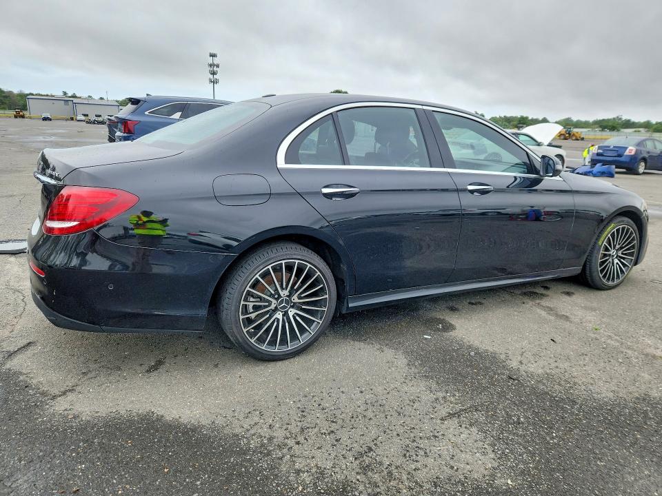 2017 Mercedes-benz E-klasse VIN WDDZF4KB4HA077655 COPART salvage auction — WATER/FLOOD, NY - MV907A-FLOOD SALVAGE, sold $1,950 on 2026-08-19 (photo 3)