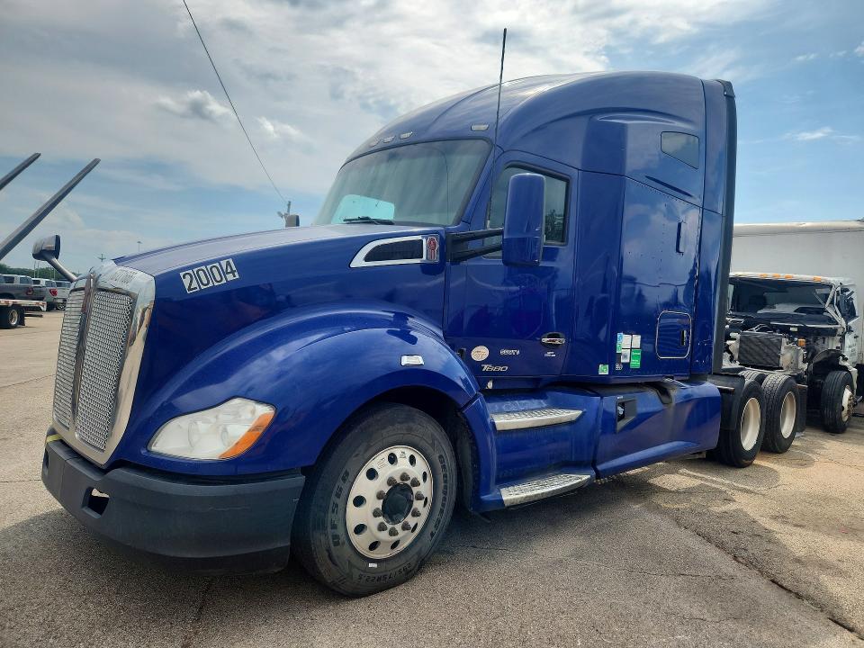2019 Kenworth T680 VIN 1XKYD49X6KJ229945 — COPART salvage auction photo