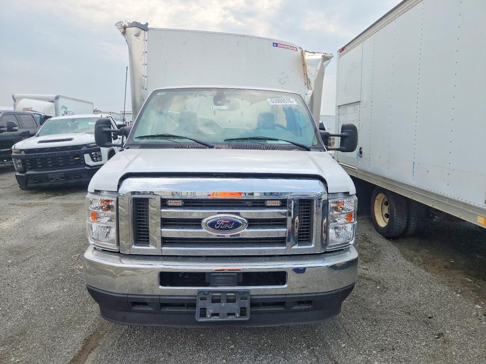2024 Ford Econoline VIN 1FDWE3FN1RDD04682 COPART salvage auction — ROOF, Mo - Certificate Of Title (P), sold $10,200 on 2026-08-24 (photo 5)