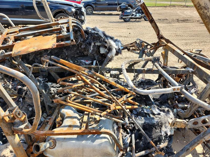 2020 Can-am Commander VIN 3JBKCAX29LJ000081 COPART salvage auction — BURN, MI - DEALER ONLY CLEAN TITLE, sold $5 on 2026-08-31 (photo 5)