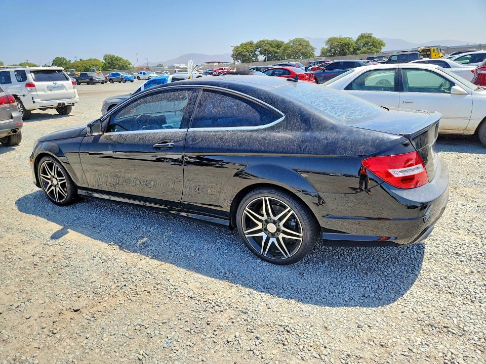 2013 Mercedes-benz VIN WDDGJ4HBXDF994187 COPART salvage auction — MINOR DENT/SCRATCHES, Ca - Dis/Dlr/Exp Only Clean Title, sold $800 on 2026-08-11 (photo 2)