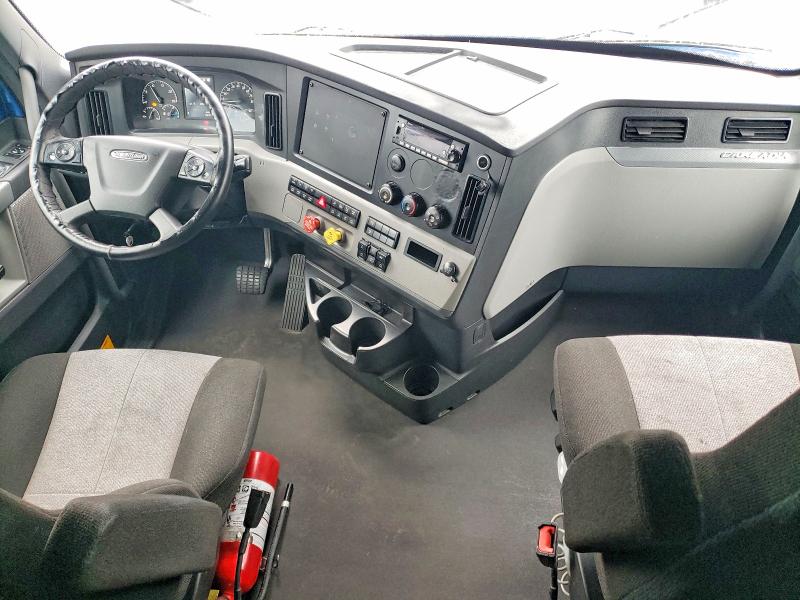 2022 Freightliner All other VIN 3AKJHHDR9NSNA2136 COPART salvage auction — MINOR DENT/SCRATCHES, WA - VEHICLE CERT OF OWNERSHIP-TITL, sold $35 on 2026-09-08 (photo 8)