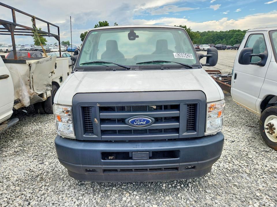 2024 Ford Econoline e350 VIN 1FDWE3FN1RDD42123 COPART salvage auction — MINOR DENT/SCRATCHES, TN - CERTIFICATE OF TITLE, sold $14,600 on 2026-08-20 (photo 5)