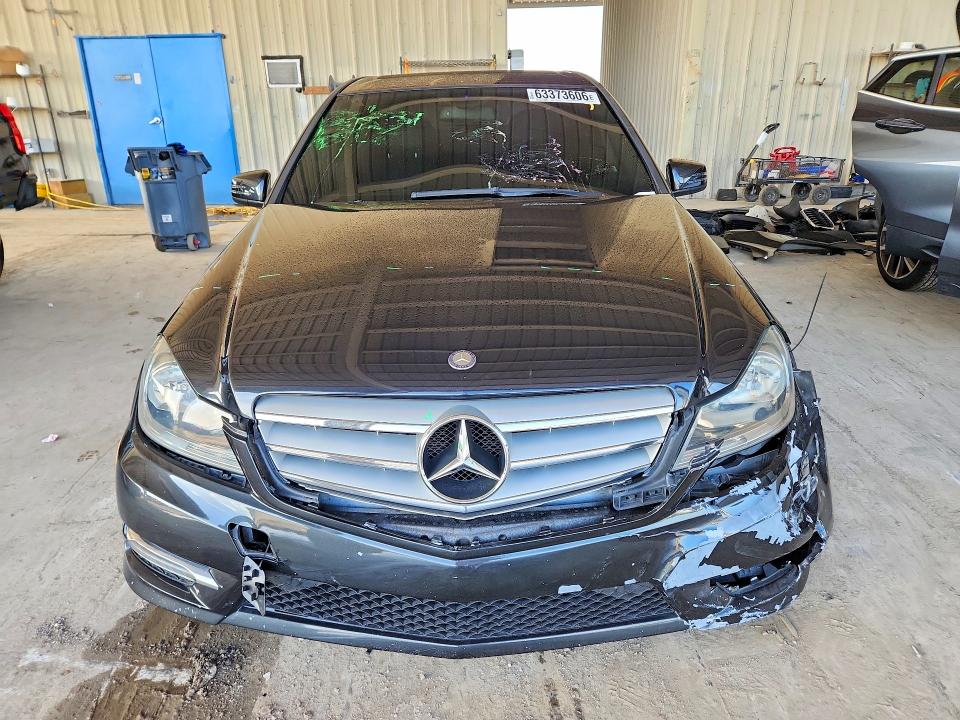2012 Mercedes-benz C-klasse VIN WDDGF8BB7CR205332 COPART salvage auction — FRONT END, Fl - Cert Of Ttl-Rebuilt&Slvg Rbld, sold $925 on 2026-08-19 (photo 5)