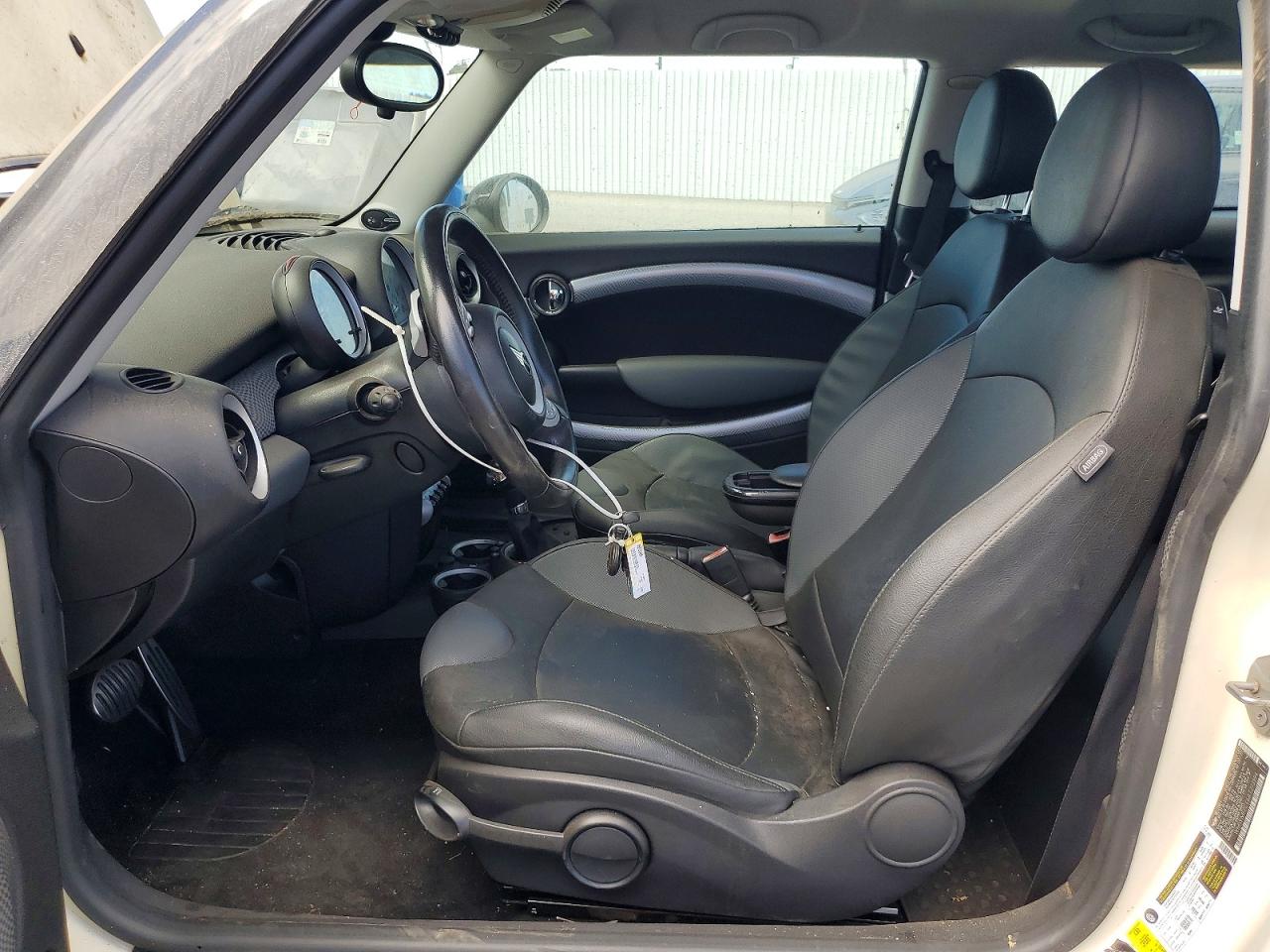 2010 Mini Cooper VIN WMWMF7C56ATZ73994 COPART salvage auction — Minor Dent/Scratches, Dv - Clean Title, sold $225 on 2026-09-18 (photo 7)