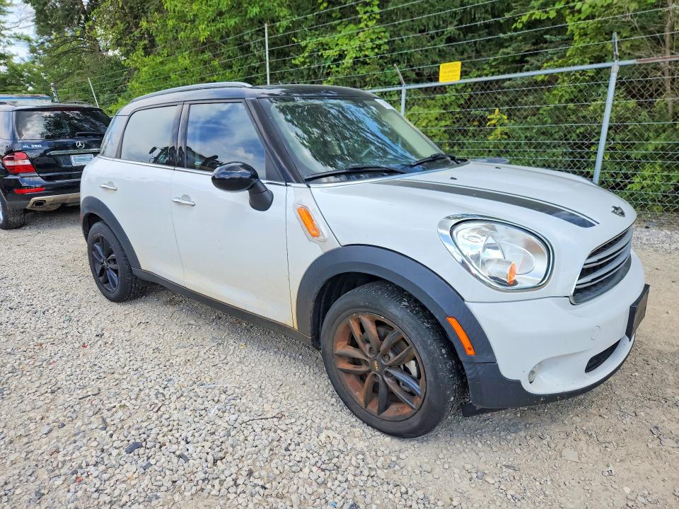 2016 Mini Cooper VIN WMWZB3C50GWR48025 COPART salvage auction — MINOR DENT/SCRATCHES, Oh - Certificate Of Title, sold $2,050 on 2026-09-09 (photo 4)