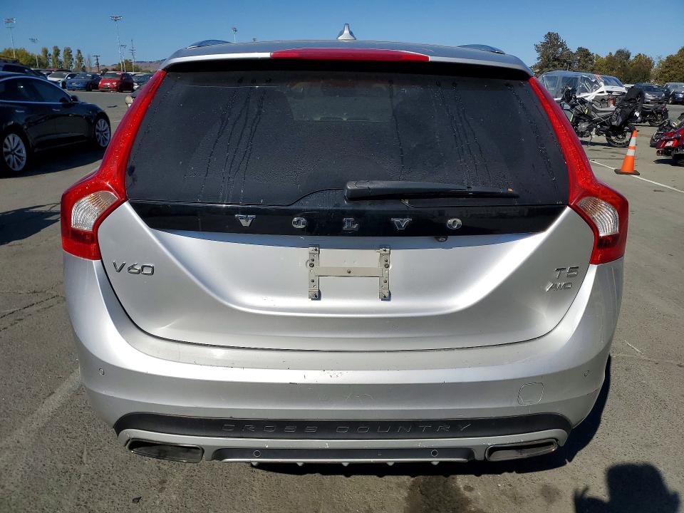 2016 Volvo V60 cross country VIN YV4612HK5G1017449 COPART salvage auction — SIDE, Ca - Dis/Dlr/Exp Only Clean Title, sold $400 on 2026-08-22 (photo 6)
