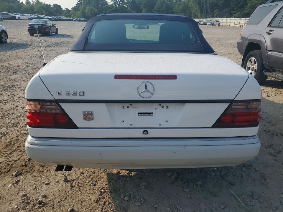 1995 Mercedes-benz E-class VIN WDBEA66E1SC282772 COPART salvage auction — MINOR DENT/SCRATCHES, MA - CERTIFICATE OF TITLE (P), sold $8,100 on 2026-08-13 (photo 6)