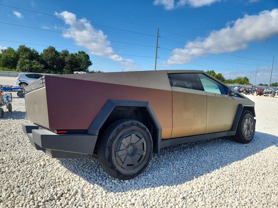 2024 Tesla Cybertruck VIN 7G2CEHED5RA054394 COPART salvage auction — FRONT END, Tx - Salvage Vehicle Title, sold $23,100 on 2026-09-03 (photo 3)