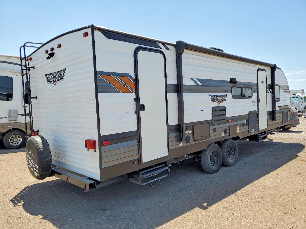 2022 Foresriver VIN 4X4TWDB26NE035633 COPART salvage auction — Side, AZ - CERT OF TITLE - SALVAGE, sold $7,200 on 2026-08-13 (photo 4)