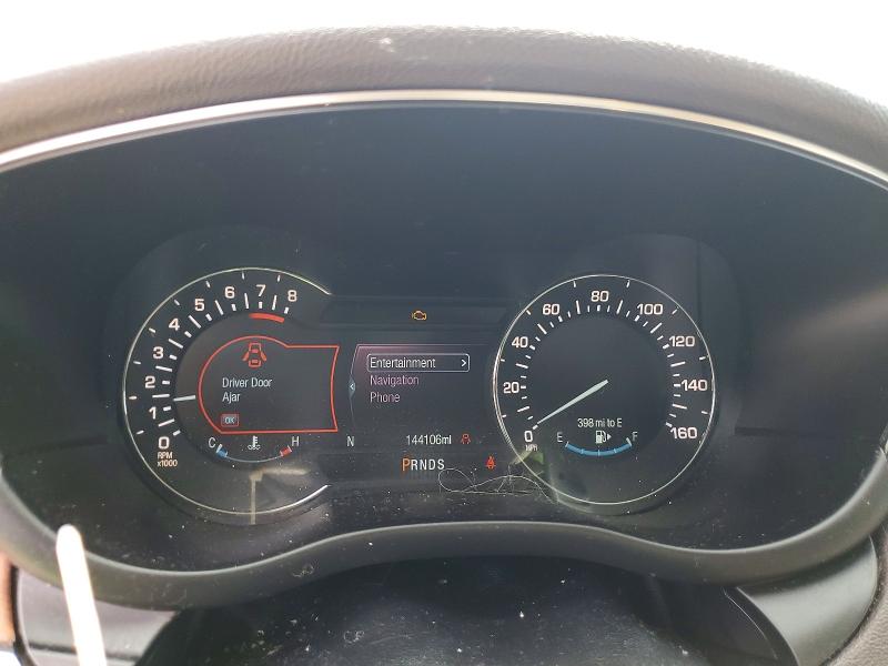 2016 Lincoln Mkc VIN 5LMCJ3D91GUJ32023 COPART salvage auction — MINOR DENT/SCRATCHES, In - Certificate Of Title, sold $1,350 on 2026-09-29 (photo 9)