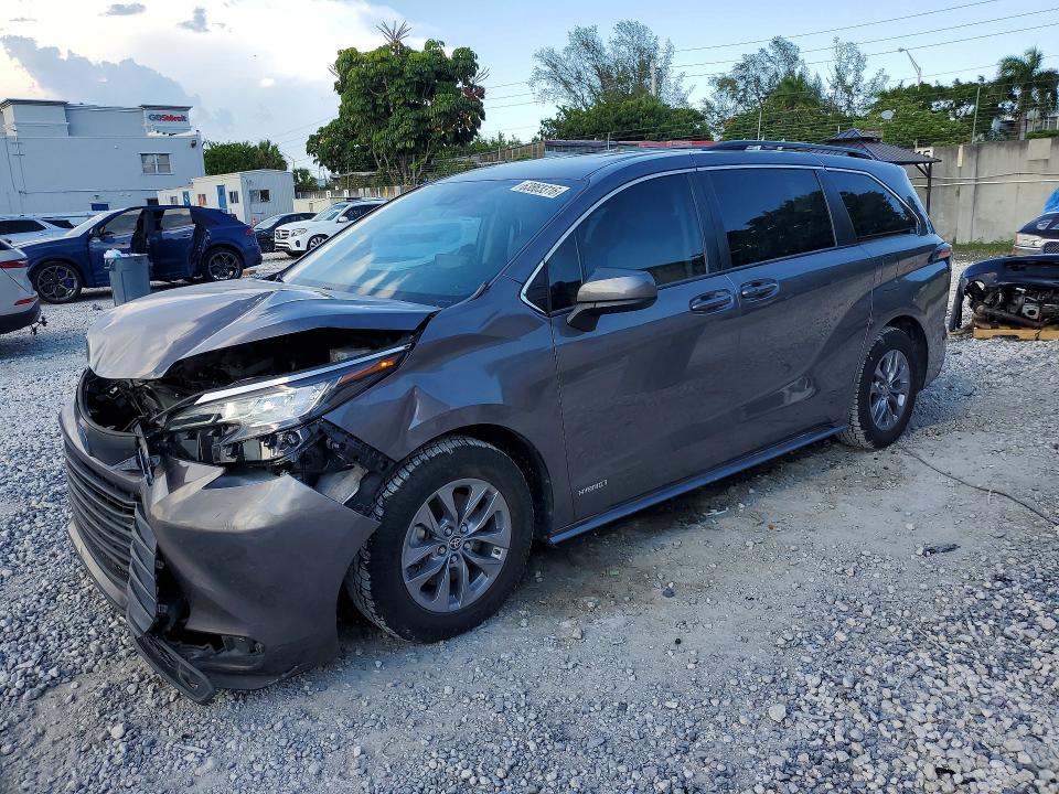 2021 Toyota Sienna VIN 5TDKRKECXMS073909 — COPART salvage auction photo