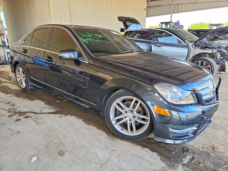 2012 Mercedes-benz C-klasse VIN WDDGF8BB7CR205332 COPART salvage auction — FRONT END, Fl - Cert Of Ttl-Rebuilt&Slvg Rbld, sold $925 on 2026-08-19 (photo 4)