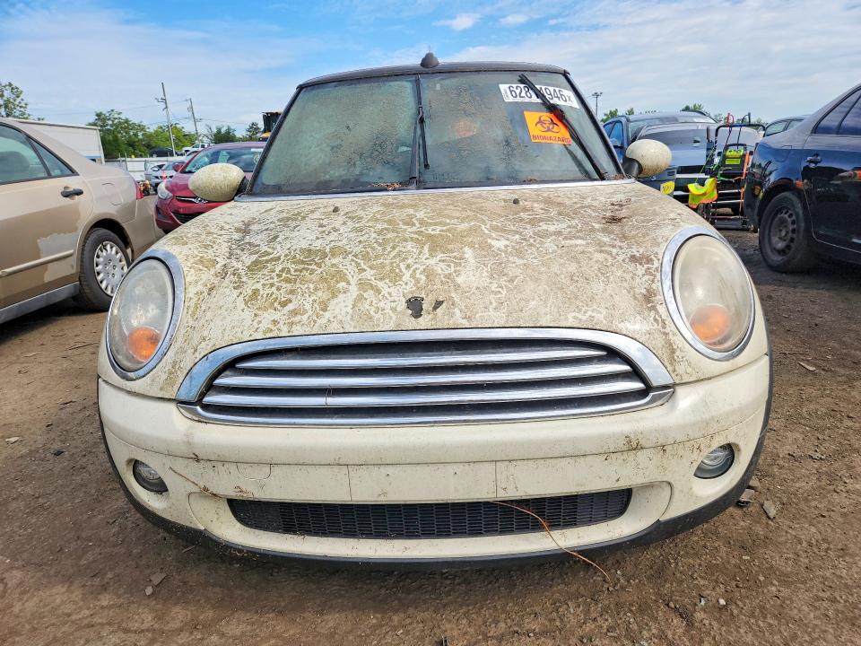 2010 Mini Cooper VIN WMWMR3C54ATZ19772 COPART salvage auction — Burn Interior, Ct - Certificate Of Title, sold $450 on 2026-08-11 (photo 5)
