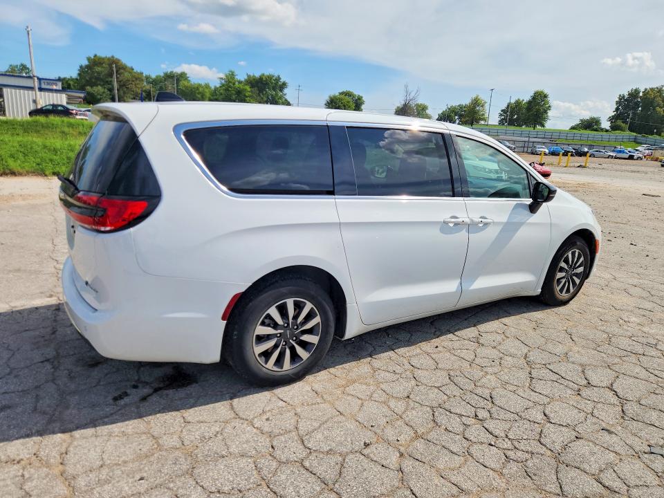 2024 Chrysler Pacifica VIN 2C4RC1S74RR153403 COPART salvage auction — SIDE, IA - CERTIFICATE OF TITLE, sold $13,800 on 2026-08-19 (photo 3)