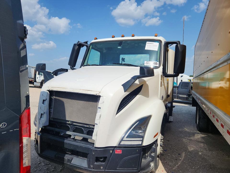 2025 Volvo VIN 4V4NC9EH6SN671327 COPART salvage auction — FRONT END, Az - Cert Of Title - Salvage, sold $22,300 on 2026-08-13 (photo 5)