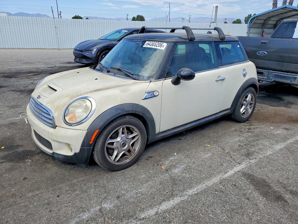 2010 Mini Cooper VIN WMWMF7C56ATZ73994 COPART salvage auction — MINOR DENT/SCRATCHES, CA - DIS/DLR/EXP ONLY CLEAN TITLE, sold $850 on 2026-10-02 (photo 1)