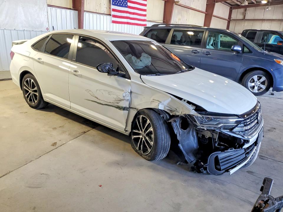 2024 Volkswagen Jetta VIN 3VWBM7BU6RM012800 COPART salvage auction — REAR END, Il - Certificate Of Title, sold $2,457 on 2026-08-10 (photo 4)