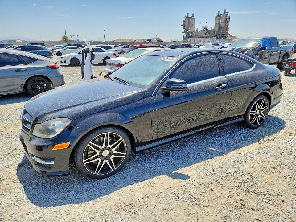2013 Mercedes-benz VIN WDDGJ4HBXDF994187 COPART salvage auction — MINOR DENT/SCRATCHES, Ca - Dis/Dlr/Exp Only Clean Title, sold $800 on 2026-08-11 (photo 1)