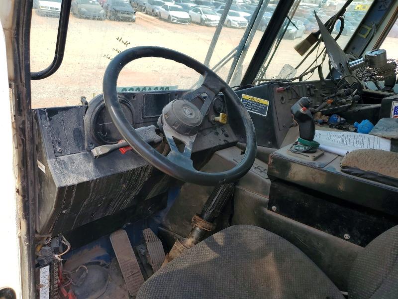 2015 Mack 600 rd600 VIN 1M2AU14C3FM002163 COPART salvage auction — MECHANICAL, FL - CERTIFICATE OF DESTRUCTION, sold $1,750 on 2026-09-03 (photo 8)