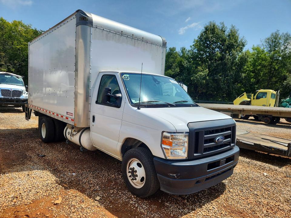 2024 Ford E-350 VIN 1FDWE3FN5RDD42318 COPART salvage auction — NORMAL WEAR, Al - Certificate Of Title, sold $8,300 on 2026-09-01 (photo 4)