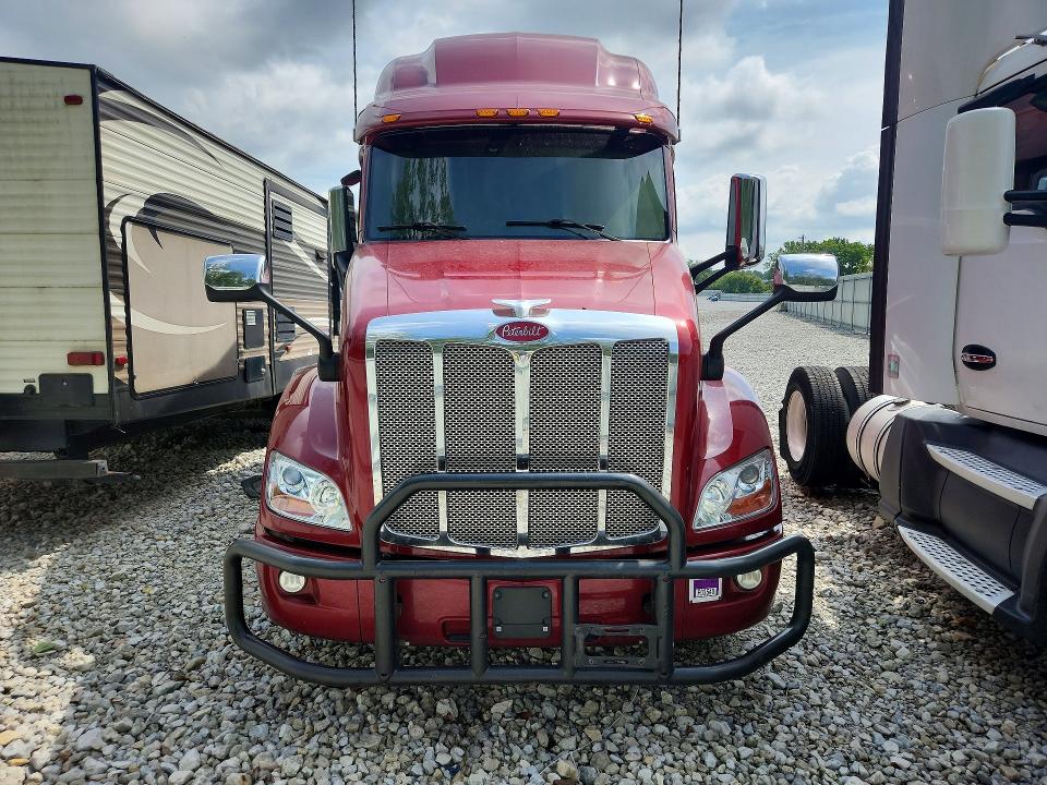2022 Peterbilt 579 VIN 1XPBDP9X0ND707863 COPART salvage auction — BURN, OH - CERT OF TITLE-SALVAGE, sold $6,900 on 2026-09-04 (photo 5)